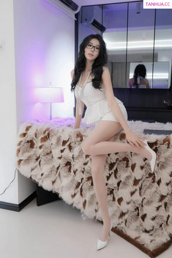   [XiuRen]高清写真图 2025.07.07 No.10517 草莓mm 性感肉丝第36张图片